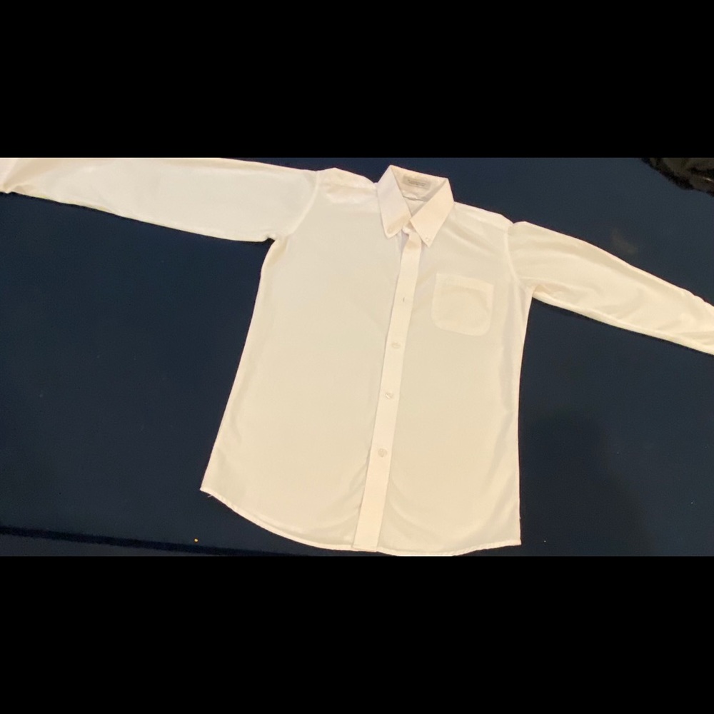 White collard shirt long sleeve with button ins